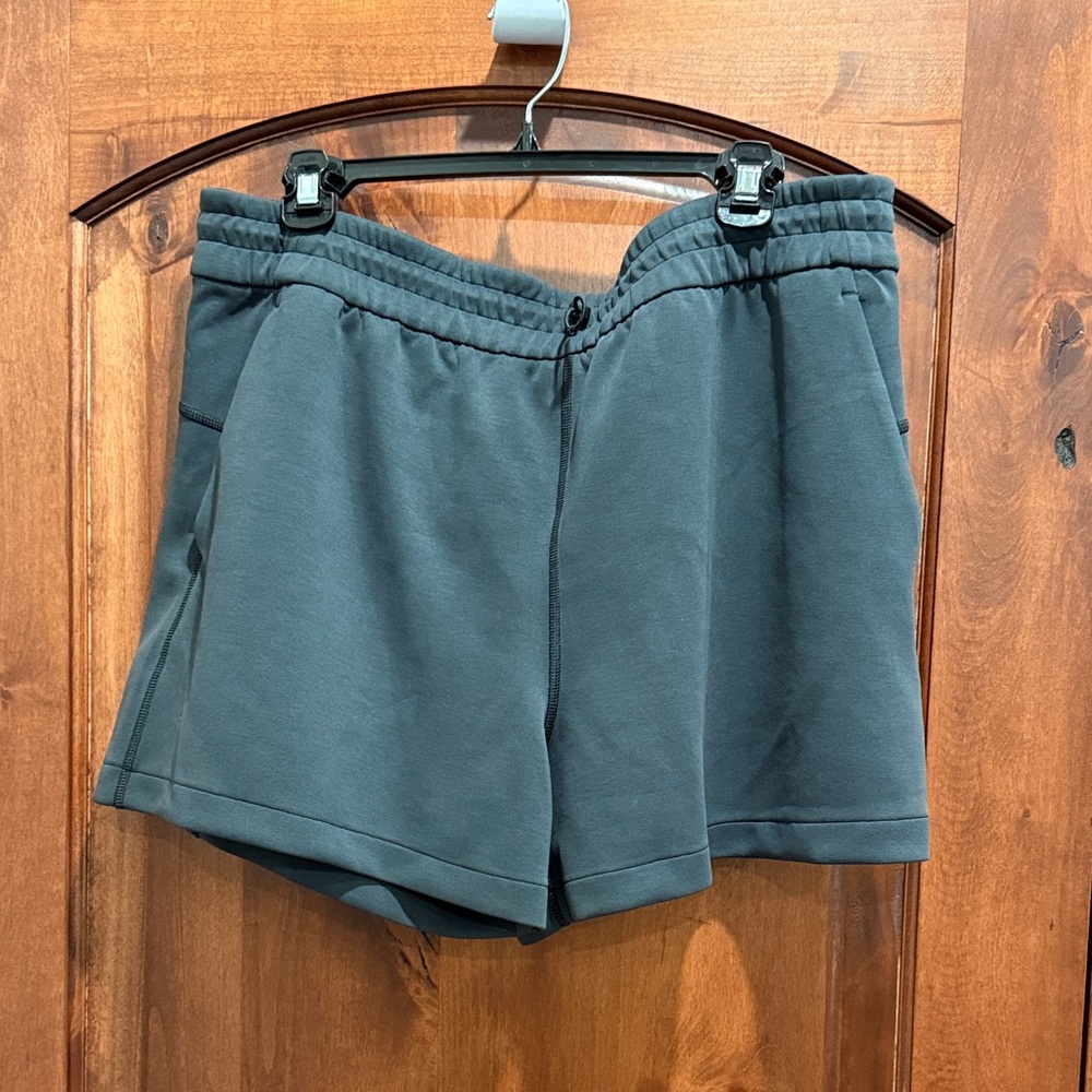 Women's Lululemon Softstreme shorts